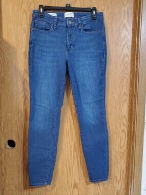Universal Thread Blue Mid Rise Skinny Jeans  Size 8